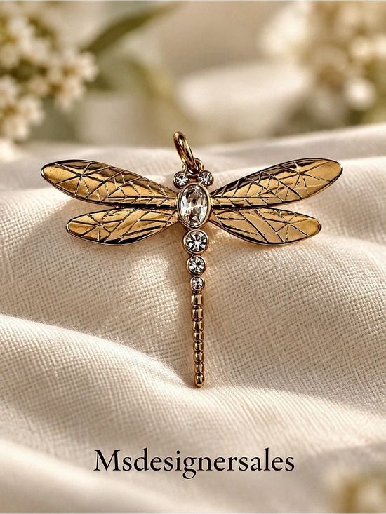 Jewelry - Dragonfly pendant in Gold Like New 316
